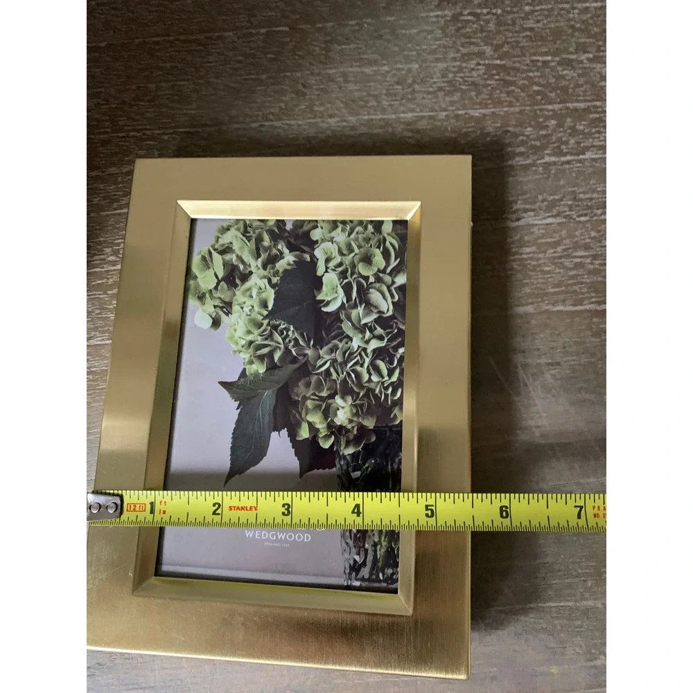 Vera Wang Wedgwood Gold Metal 4x6 Picture Frame Brushed Finish Modern Home Decor